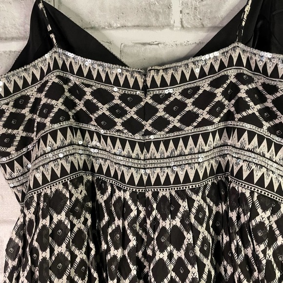 BCBG MaxAria Spaghetti Strap Black White Dress with Sequins Size 12 - Picture 7 of 14